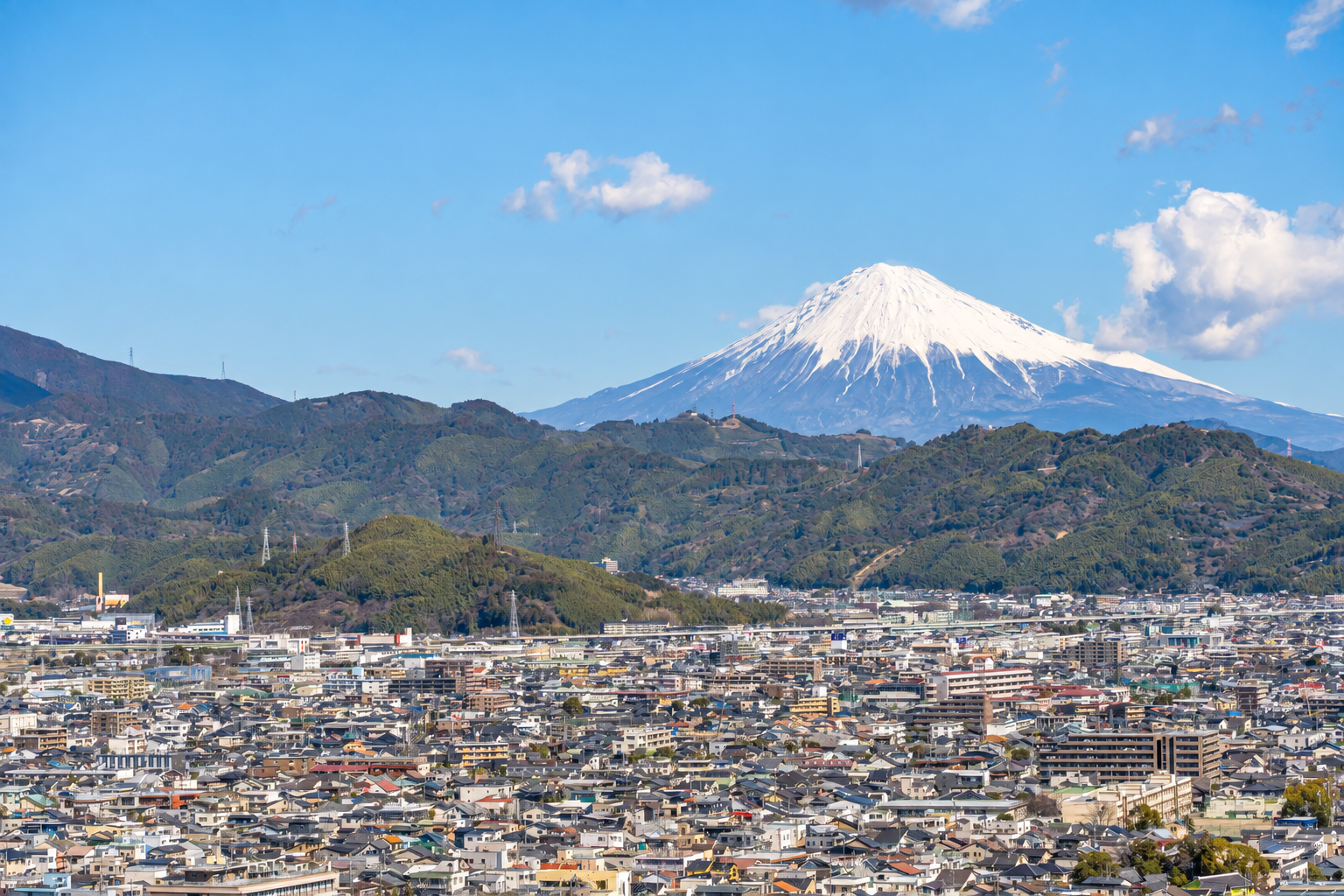 富士山を望む街並み